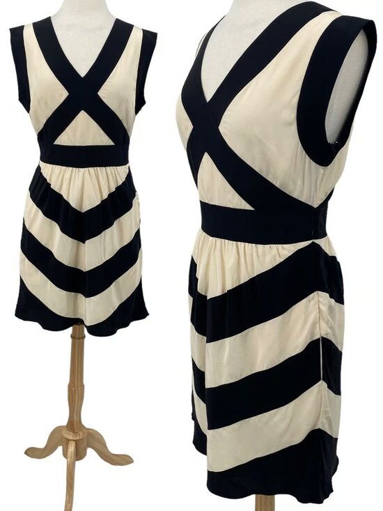 BCBGMaxAzria Dresses & Skirts - BCBG MAXAZRIA Black/White Silk Fit & Flare Mini Dress w/ Pockets, Size 12, NWT